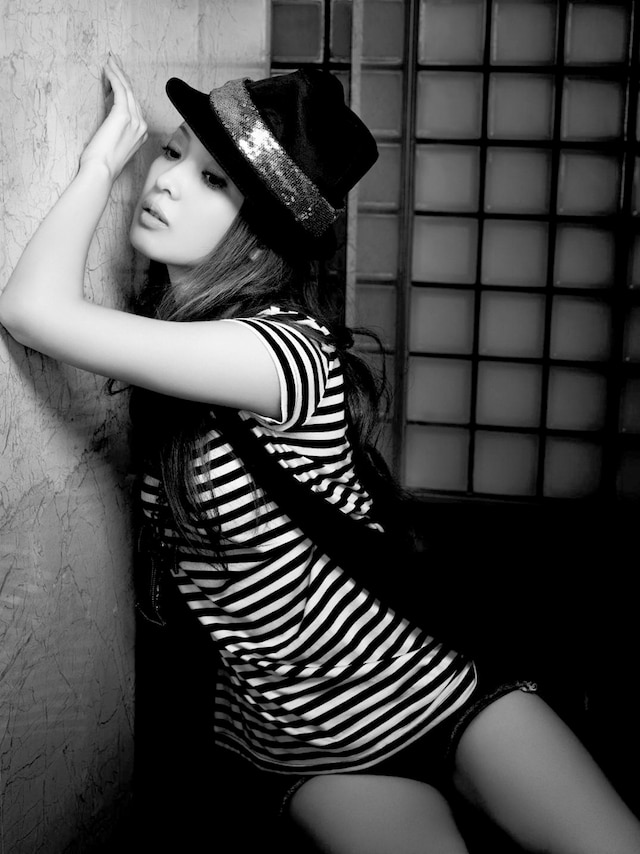 アルバム「LUCK & PLUCK」には中塚のほかにも、映画「20世紀少年」を手掛けた長谷部徹ら豪華クリエイターが参加している。