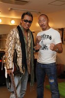 音楽界の侍として魂のエールを送った長渕剛（写真左）。太刀のような切れ味を持つ武田幸三（右）のローキックも残念ながら今回の試合で見納めとなる。