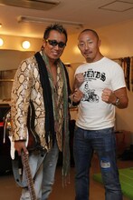 音楽界の侍として魂のエールを送った長渕剛（写真左）。太刀のような切れ味を持つ武田幸三（右）のローキックも残念ながら今回の試合で見納めとなる。