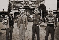 MONKEY MAJIKのメイナード・プラントとブレイズ・プラントは、カナダ時代にFPMの音楽に触れ大きな衝撃を受けたという。