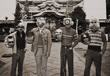 MONKEY MAJIKのメイナード・プラントとブレイズ・プラントは、カナダ時代にFPMの音楽に触れ大きな衝撃を受けたという。