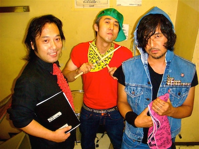 FOEは會田茂一、佐藤研二、小松正宏（bloodthirsty butchers）からなるロックバンド。