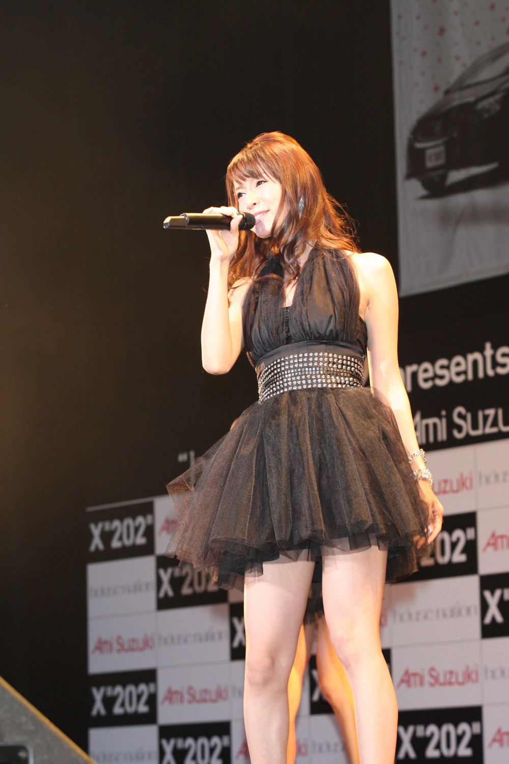 写真は10月6日にSHIBUYA-AXで行われた、「X"202" presents "HOUSE NATION × Ami Suzuki" Tour」開催についての発表会の模様。