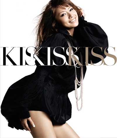 写真はシングル「KISS KISS KISS」のDVD付き2枚組仕様ジャケット。