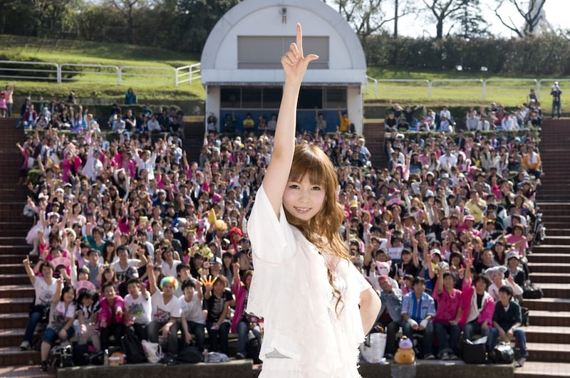 ライブ終了後はファンと一緒に記念撮影。全員での「ズームイン!!」コールは明日の「ズームイン!!SUPER」で確認を。