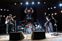 来年1月にはベスト盤「フラカン入門（仮）」をリリースするフラワーカンパニーズ。特設ページでは、アルバムに収録してほしい楽曲のアンケートを実施している。