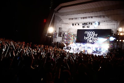 ダブルアンコールで披露された「孤独の太陽」は、11月11日にリリースされることが決定。発売に先駆けて10月17日より着うたの配信が始まっている。