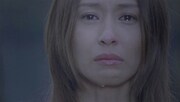 美しい涙でDEENの最新バラード「Negai feat.ミズノマリ」の持つ切なさを表現する女優、水野美紀。