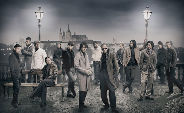 1999年実施の「天皇陛下御即位十年をお祝いする国民祭典」ではYOSHIKI（X JAPAN）が奉祝曲「Anniversary」を御前演奏した。ちなみに今回式典に出席する松崎しげるは、10年前にも登場している（写真はEXILE）。