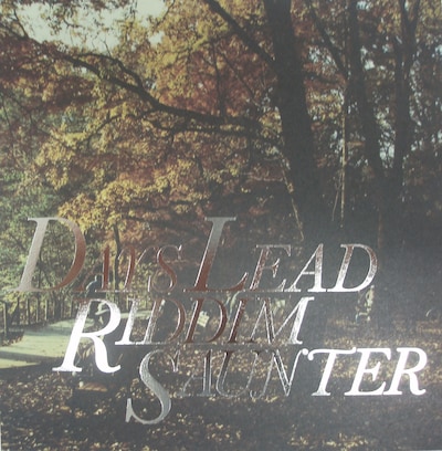 アルバム「Days Lead」はジャケットが別売り。紙ジャケットが3種類発売される（写真はジャケット1）。