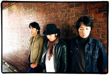 サニーデイ・サービスは12月以降、全国各地でイベントに出演。それらに参加できない人や、まだ再結成後の彼らのステージを観ていないファンにとっては、貴重なDVDとなりそうだ。