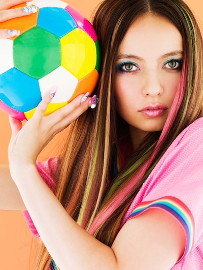 自ら作詞も手がけるアーティスト、ベッキー♪♯。