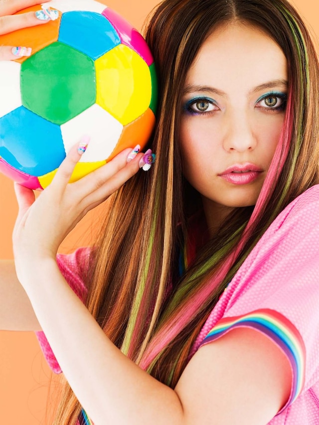 「クレヨンしんちゃん」が大好きというベッキー♪♯。もし番組に出演するとしたらどんな役がいいかという質問に対し、「偽しんちゃんとして出たいですね。結構モノマネが得意なんです。だから『オラが本物だ～』とか言いながら、本当のしんちゃんと私の偽しんちゃんで対決するみたいな、そんな役で出てみたいです！ 夢です!!」と答えている。