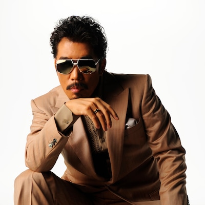 1980年からシャネルズやラッツ＆スターとして活動し、その後ソロアーティストとして四半世紀にわたってラブソングを歌い続けてきた鈴木雅之。