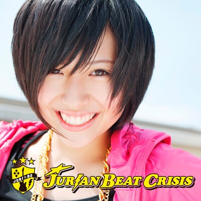 JURI☆BE（ジュリビー）ことJURIAN BEAT CRISISは、15歳の現役女子高生ボーカル・川上ジュリアのみで構成されたバンド。12歳のときにavexグループとUSENが開催する超大型オーディション「a-motion'06」にて、全国1万人の頂点の座を手にした実力の持ち主で、9月にメジャーデビューを果たした。
