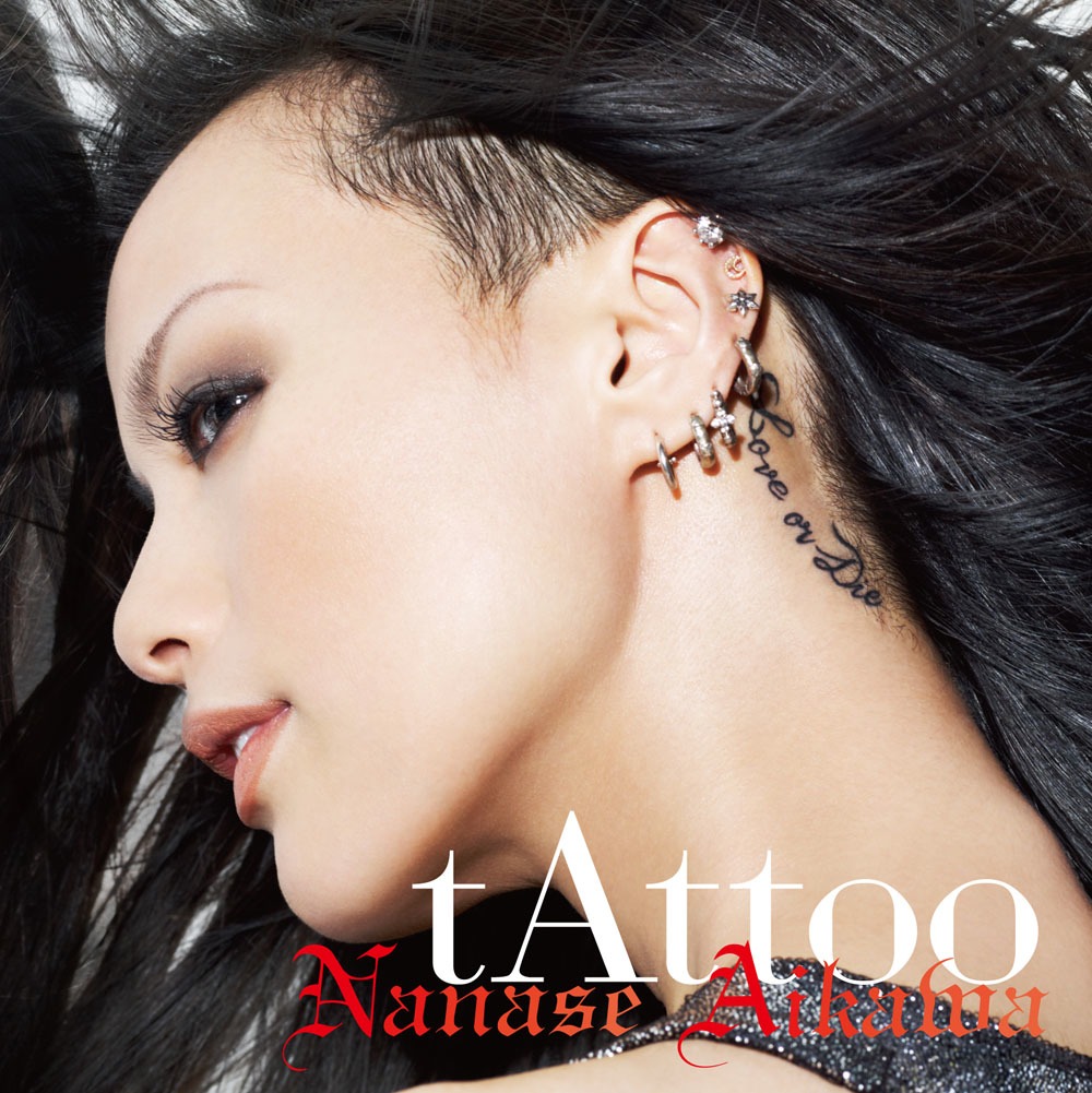 「Love or Die」のタトゥーが印象的なシングル「tAttoo」ジャケット。CDには「CR相川七瀬　時空の翼」のメインテーマソング「Back to the day」も収録される。