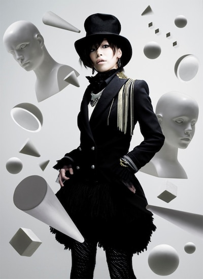 「ニコニコ動画」にて130万回の視聴数を誇る、小林オニキス（元COOPER / ナフタリンズオオサカ）制作の人気楽曲をフルカワミキがカバーするとあって、発売前から大きな話題を集めている。