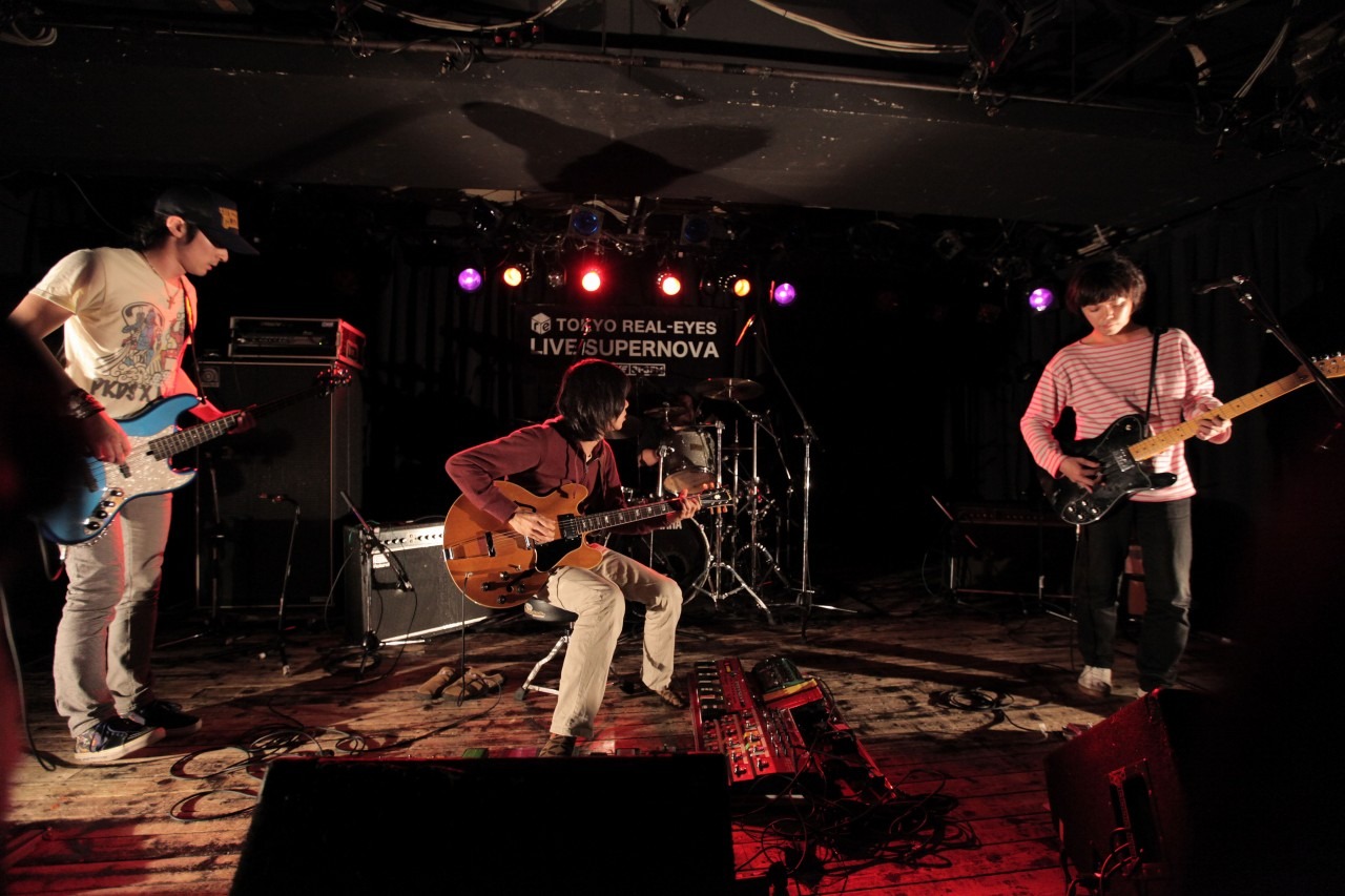 sleepy.abは11月中旬よりアルバムを携えた全国ツアーを開催。ツアーファイナルは1月30日に彼らの地元札幌で実施される。