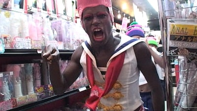 秋葉原のアダルトショップに陳列された無数の大人のおもちゃにテンションが高まるじょんて★もーにんぐ。