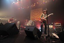 TRICERATOPSは、新曲「爆音Time ～NO MUSIC, NO LIFE.～」を初披露。この曲は藤井フミヤとのコラボシングルとして、タワレコ限定で12月16日にリリースされる。