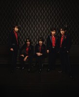 ゴスペラーズの村上てつや（左から2番目）、北山陽一（左から3番目）。