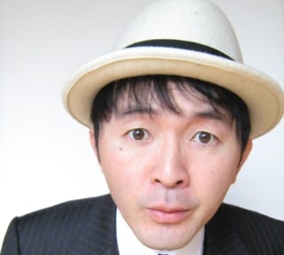 演劇ユニット・ジョビジョバのメンバーとして、マギーらとともに独自の笑いを追求していた木下明水。「TBSオールスター感謝祭」の名物コーナー「赤坂5丁目ミニマラソン」での優勝も記憶に新しい。お坊さんとしての活動についてはブログ「メイスイ.TV」で紹介されている。