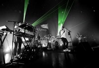 前回に引き続きサカナクション（写真）、the telephones、OGRE YOU ASSHOLEの3組が集結。よりパワフルになった彼らのステージに期待が高まる。