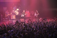 the pillowsは、怒髪天へのリスペクトを込め、「小さな約束」をカバー。