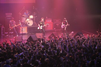 the pillowsは、怒髪天へのリスペクトを込め、「小さな約束」をカバー。