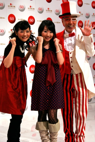 “紅白応援隊”＆“デジタル応援隊”の3人。