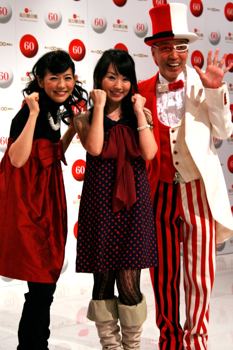 “紅白応援隊”＆“デジタル応援隊”の3人。