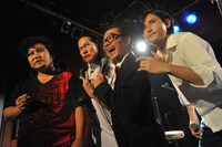 写真撮影タイムではそれぞれのサービス精神を発揮。