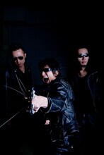 新作リリース、全国ツアーといよいよ精力的に動き出したギターウルフ。12月はファンにとって楽しみが多い月になりそうだ。