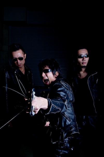 新作リリース、全国ツアーといよいよ精力的に動き出したギターウルフ。12月はファンにとって楽しみが多い月になりそうだ。