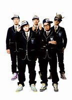 NIGO（写真中央）