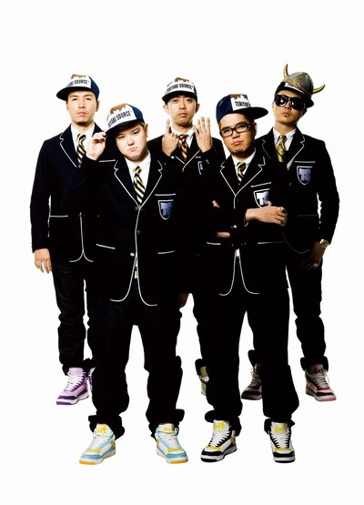 約1年半ぶりのライブパフォーマンスを逗子マリーナで披露するTERIYAKI BOYZ。