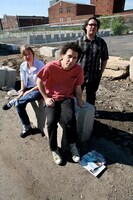 左からYO LA TENGOのジョージア・ハブレイ、アイラ・カプラン、ジェイムズ・マクニュー。