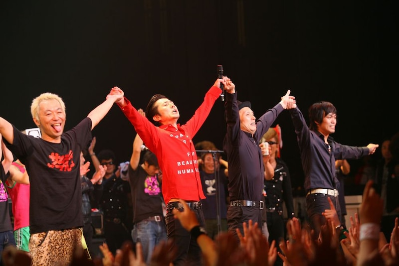 増子兄ィはMCで「長くやってきてよかった。こんなにいっぱい仲間たちも（ファンも）いる。恩返しできることはこれからも長くやっていくことだと思う」と感極まりながら語った。