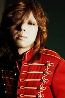 ツアーチケットは各プレイガイドにて先行販売も予定されている。詳細は清春オフィシャルサイトで確認を。