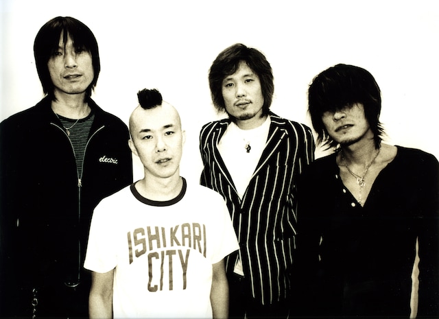 THEE MICHELLE GUN ELEPHANTは1996年にシングル「世界の終わり」でメジャーデビュー。2003年、約3万人を動員した幕張メッセでのライブをもって解散した。