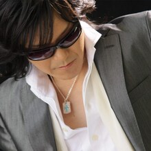 MASAYAはクリスマスコンサートについて「クソジジイだけどTOSHIのかわりに、一生懸命やるからよろしく」とコメント。果たして当日のボーカルはTOSHIが務めるのかMASAYAが務めるのか、気になるところだ（写真は「地球まだありますか」ジャケット）。