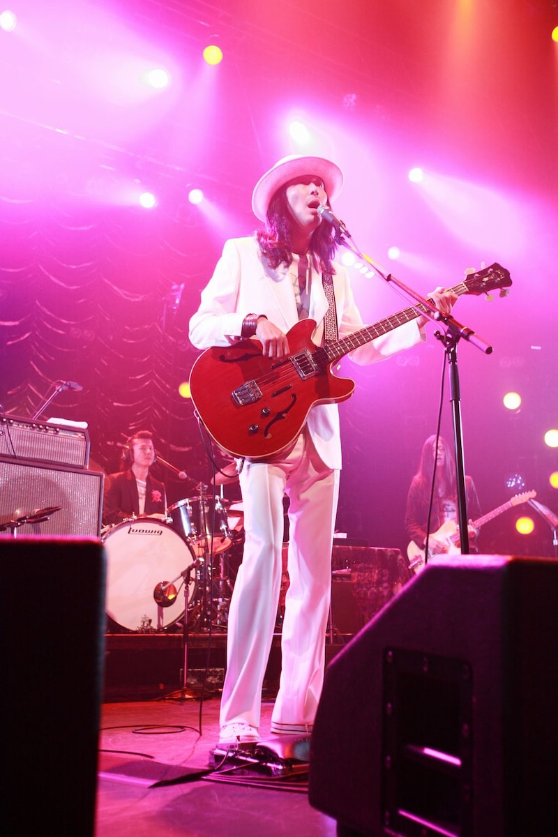 二度ほど「(緊張で)ドキがムネムネなんで……」とオヤジギャグを飛ばしていたCurly Giraffe。しかしその緊張感を感じさせない、キャリアに裏打ちされた貫禄たっぷりのパフォーマンスを披露した。