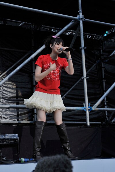 声優、ソロアーティスト、そして4人ユニット「スフィア」と幅広く活躍する戸松遥。9月27日にはスフィアのメンバーとして巨大アニソンイベント「ランティス祭り」のステージに立った（写真）。