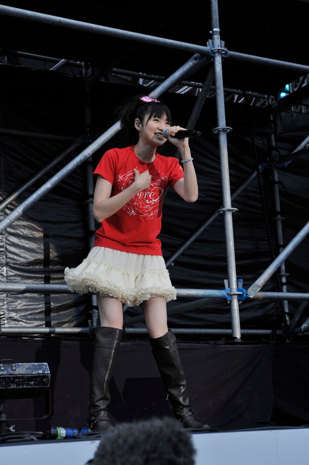 声優、ソロアーティスト、そして4人ユニット「スフィア」と幅広く活躍する戸松遥。9月27日にはスフィアのメンバーとして巨大アニソンイベント「ランティス祭り」のステージに立った（写真）。