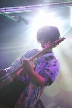 着ている衣装も三角形の模様で彩られたiLL。