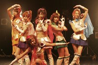 乾曜子（よきゅーん）、喜屋武ちあき（きゃんち）、京本有加（きょも）、浦えりか（うらぁ）、虎南有香（コナン丸）、原田まりる（まりるん）、新井寛乃（ぴろ）の7人からなるユニット、中野腐女子シスターズ。ちなみにデビューCDの発売日は、彼女たちのモットーである「ワン腐オール、オール腐ワン」の「ワン（1）腐（2）オール（0）」にあわせて決定された。