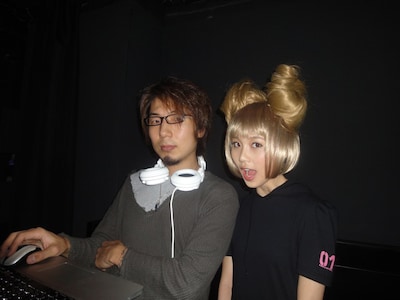 ざっくりニットを着こなすおしゃれ名人Daichiと、口をあんぐりと開けるMay。