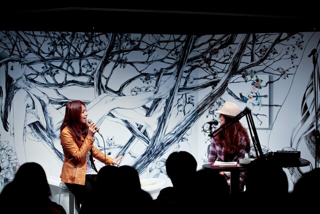 福原美穂はこの時期のアートについて「ハロウィンが終わり、赤と緑のクリスマスカラーに心躍る」と語った。