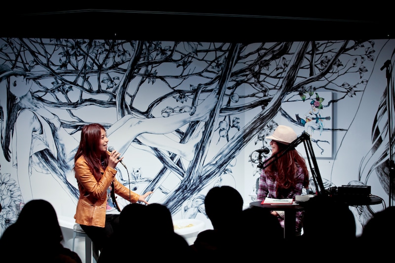 福原美穂はこの時期のアートについて「ハロウィンが終わり、赤と緑のクリスマスカラーに心躍る」と語った。