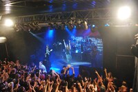 写真はミュンヘン公演の様子。